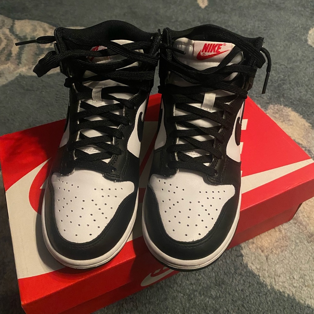 Nike Black and White Women's Sneakers